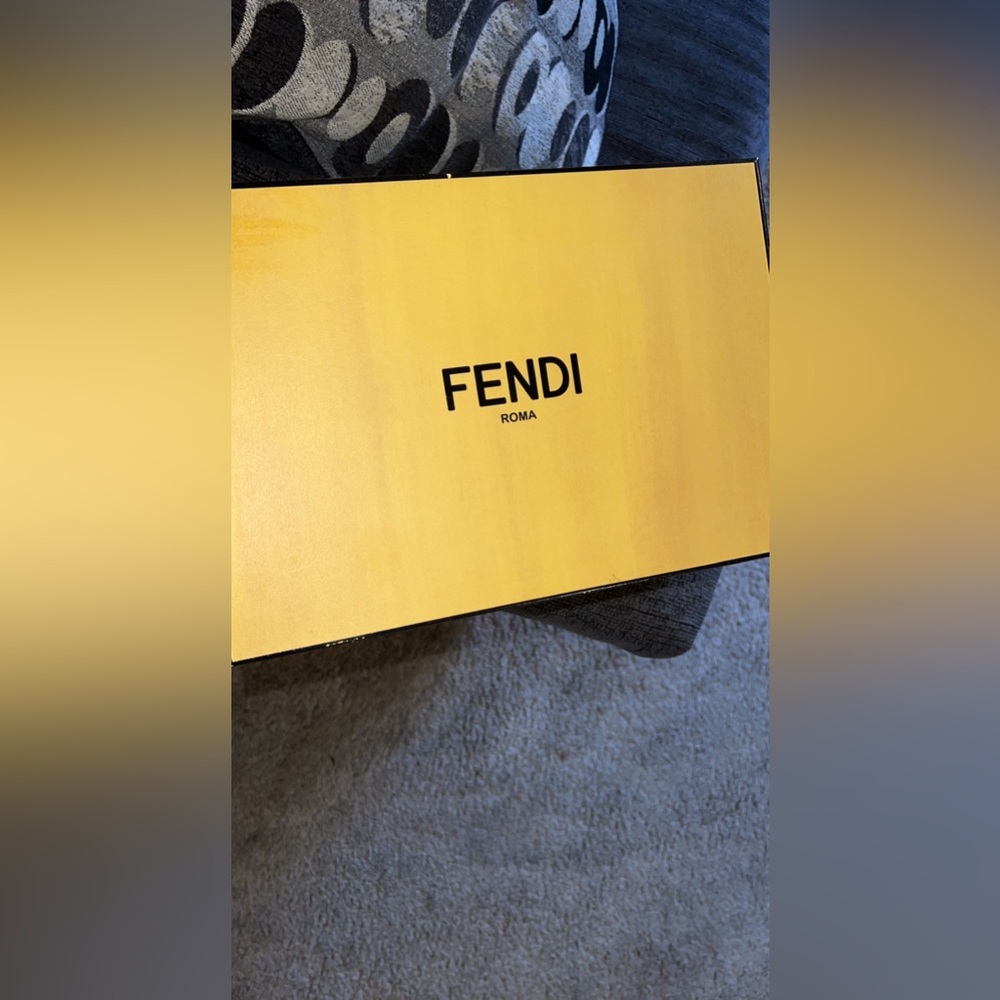 Fendi Lace-up sneakers. Made of mesh with FF motif in shades of gray and black.